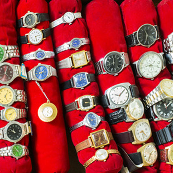 W ukcinie zodziej okrad kiosk! Ukrad pienidze, zegarki i biuteri!