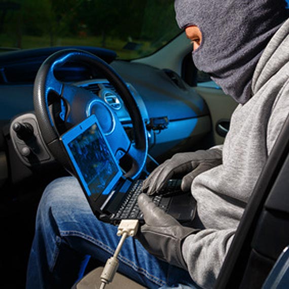 Zodzieje aut w powiecie kamieskim nadal bezkarni. Nowy up to Renault Scenic