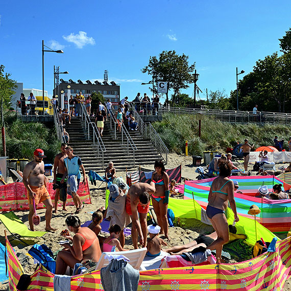 Mieszkaniec: W Niemczech tego cyrku z parawanami nie ma! Tylko u nas trwa bitwa o miejsce na play