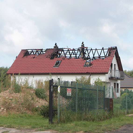 Piorun uderzył w dom jednorodzinny! 5 osób straciło dach nad głową!