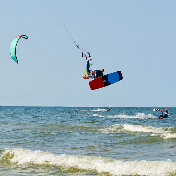 Kitesurfingowcy opanowali Międzyzdroje!