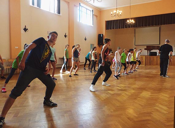 Wakacyjne warsztaty tańca i akrobatyki DANCE & FLY