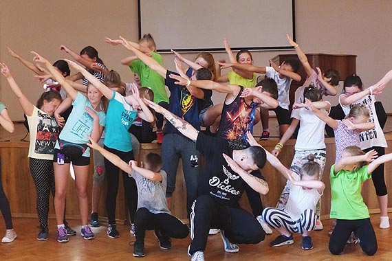 Wakacyjne warsztaty tańca i akrobatyki DANCE & FLY