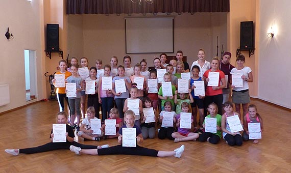 Wakacyjne warsztaty tańca i akrobatyki DANCE & FLY