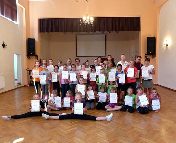 Wakacyjne warsztaty tańca i akrobatyki DANCE & FLY