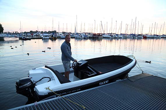 W Kamieniu Pomorskim kursuje wodna takswka, ktra dowiezie Ci tam, gdzie tylko chcesz!