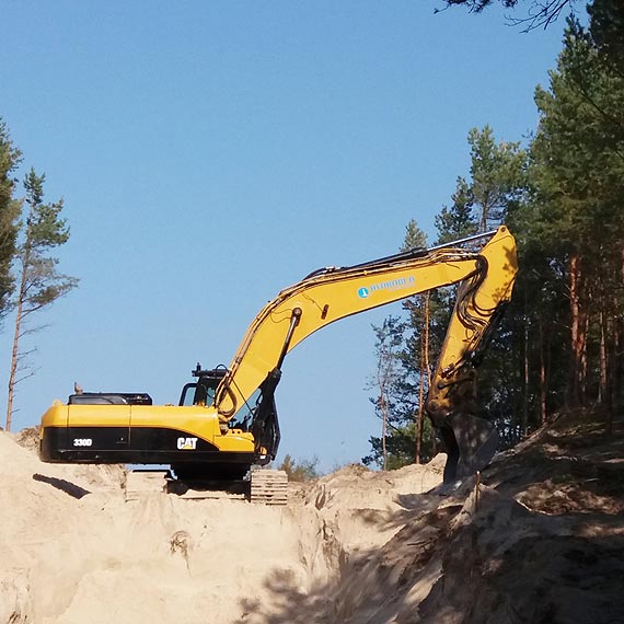 Firma Hydrobud z Ustronia Morskiego buduje zejście na plażę w Międzywodziu