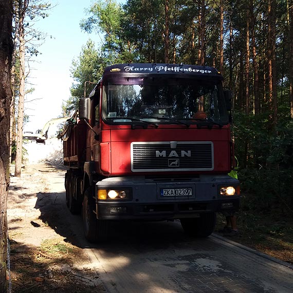 Firma Hydrobud z Ustronia Morskiego buduje zejście na plażę w Międzywodziu