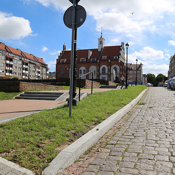 Mieszkaniec: Czy Burmistrz Kamienia Pomorskiego nie lubi kwiatw?