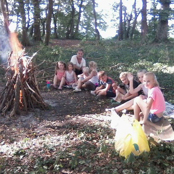 Zapono ognisko… i rozlega si pie onierska