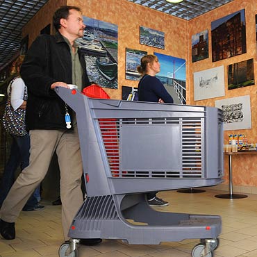Kamie� Pom.: Wystawa poplenerowa. Obrazy w supermarkecie