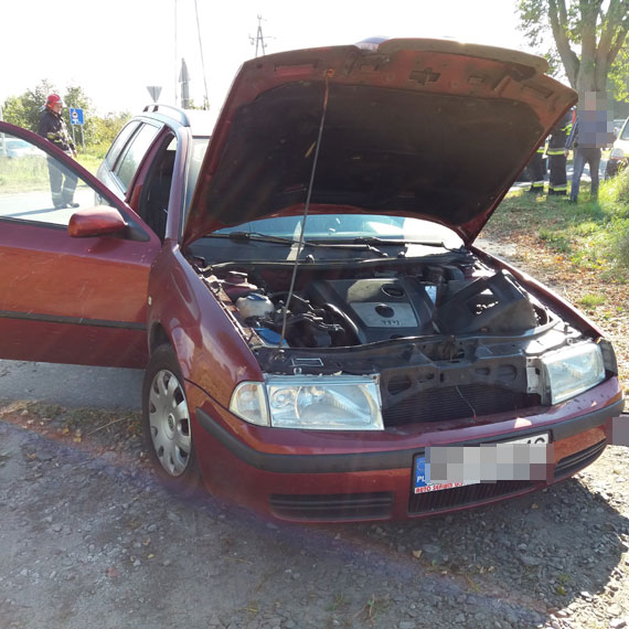 Wypadek pod Wolinem. Volkswagen w trakcie wyprzedzania uderzy w skrcajc skod, jedna osoba w szpitalu