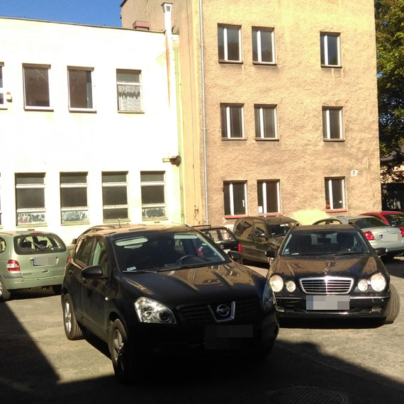 Mieszkaniec: Przed kamieskim szpitalem parkingowy Bangladesz