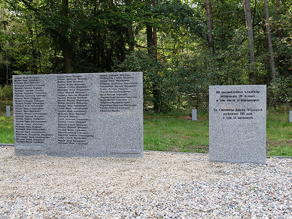Nowe tablice na cmentarzu w Sosnowicach