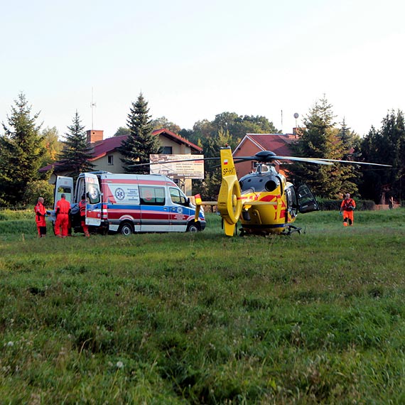 Wypadek na rondzie w Kamieniu Pomorskim. Jedna osoba ranna zabrana przez migowiec LPR