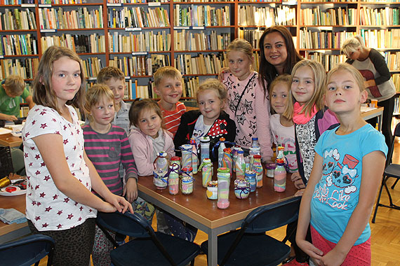 Rodzinne warsztaty plastyczne „Pamitki z wakacji” w Bibliotece w Midzyzdrojach