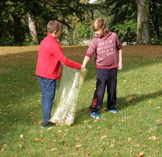 Do midzynarodowej kampanii pn. „Sprztanie wiata 2016” przyczyli si uczniowie Zespou Szk Publicznych w Golczewie