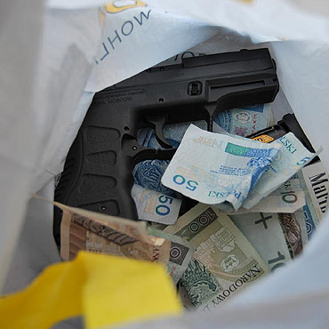 Nowogard: Sprawca napadu rabunkowego z broni� zatrzymany