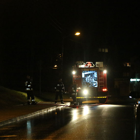 Mercedes w ogniu! Pożar w centrum Wolina