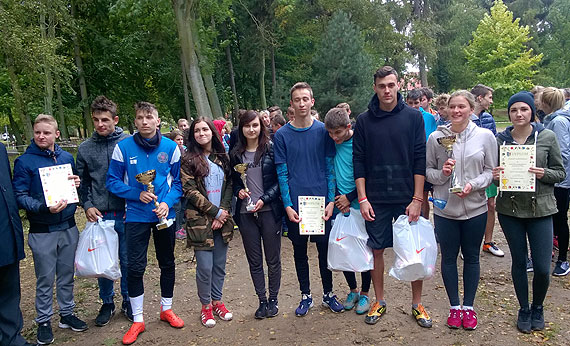 Mistrzostwa Powiatu Kamieńskiego w Sztafetowych Biegach Przełajowych