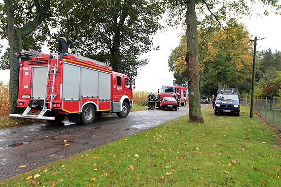 Peugeot dachowa na drodze powiatowej Recaw – Kamie Pomorski jedna osoba ranna