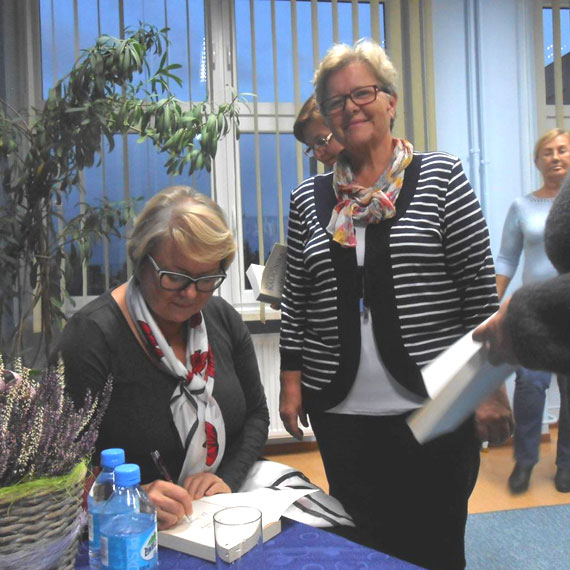 Autorka bestsellerw Magorzata Kaliciska odwiedzia kamiesk bibliotek! 