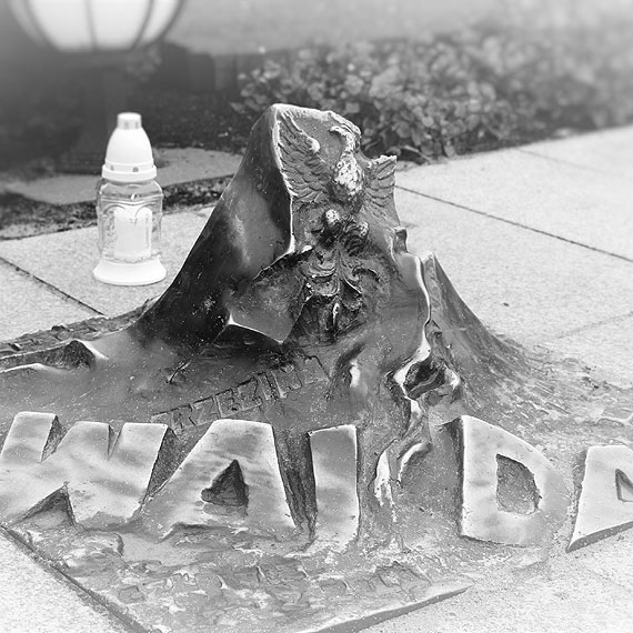 Andrzej Wajda nie yje. W 1997 roku w Midzyzdrojach odsoni rzeb autorstwa Adama Myjaka