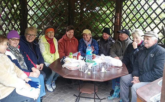 Pomoc suchaczy SUTW w jesiennych pracach