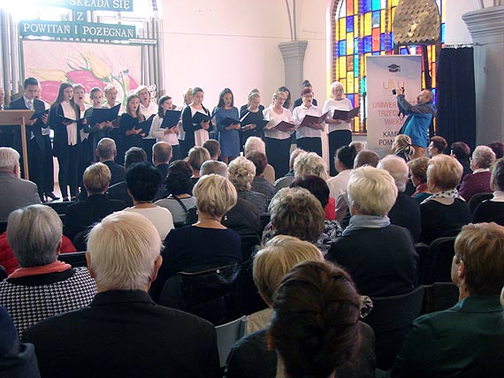 Pasowanie uczniw klas pierwszych kamieskiej szkoy muzycznej