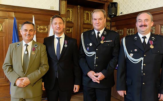 Brzowe Krzye Zasugi dla mieszkacw naszej gminy