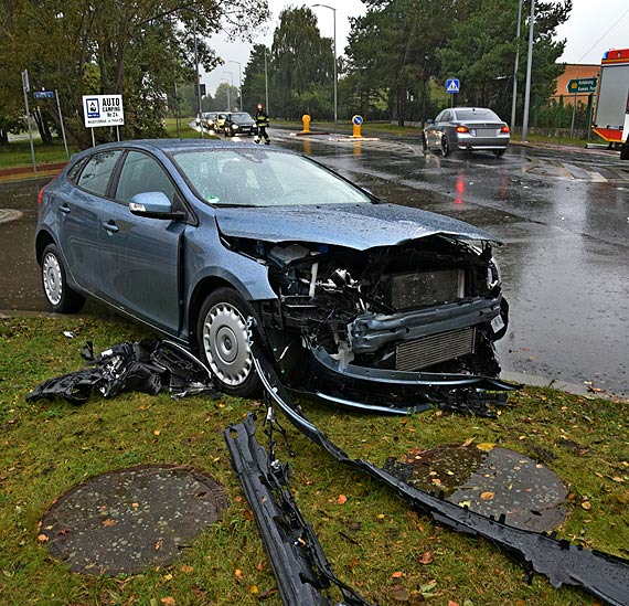 Potne zderzenie w Midzyzdrojach! Pod jadcego z pierwszestwem opla, wyjechao volvo