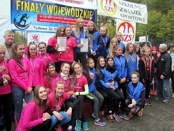 Lekkoatletki Gimnazjum Publicznego w Wolinie Mistrzyniami Wojewdztwa w sztafetowych biegach przeajowych