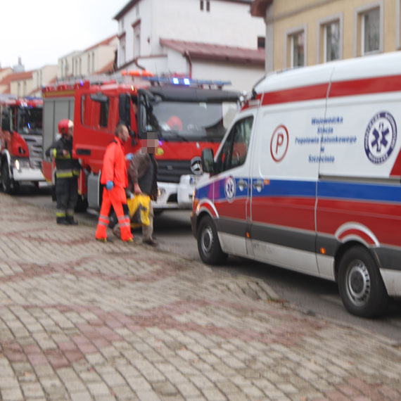 Dwa zastpy straakw i pogotowie ratunkowe  na pomoc mczynie! Dosta drgawek i rozbi sobie gow!