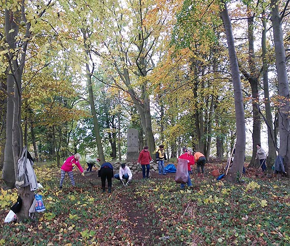 Prace porzdkowe na cmentarzu w Grabowie