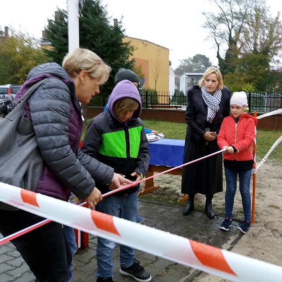 Szkoła Podstawowa w Dziwnowie wzbogaciła się o nowy plac zabaw