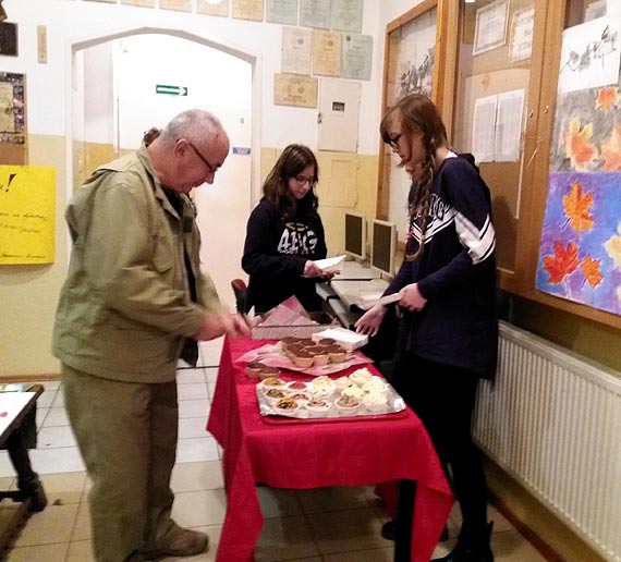 Zbierali na znicze na opuszczone groby