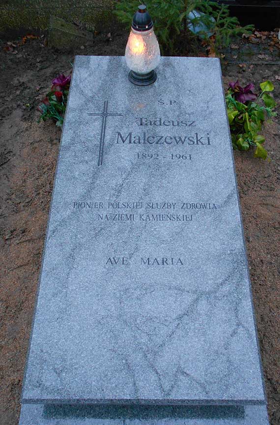 Kwesta na kamieskim cmentarzu ju 1 listopada