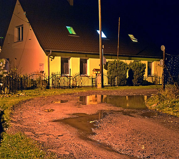 „Dolina piciu staww” na ulicy Maej. Mieszkacy Wapnicy od 4 lat walcz o odwodnienie swoich posesji