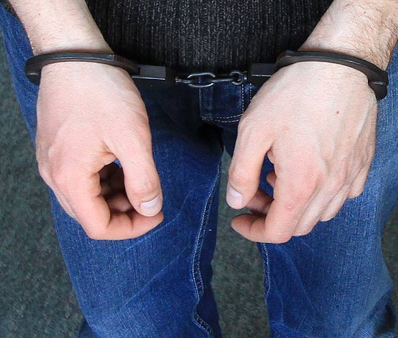 Pokazał policjantom dowód osobisty i z portfela wypadła mu amfetamina! Teraz może spędzić nawet 3 lata za kratkami!