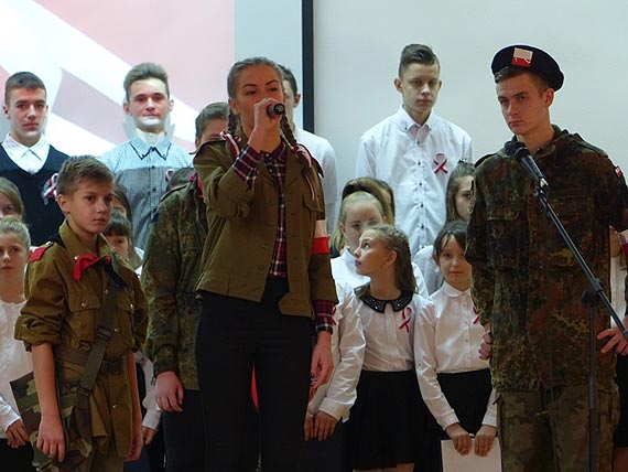 Uroczysta akademia z okazji Święta Niepodległości w GOKiS