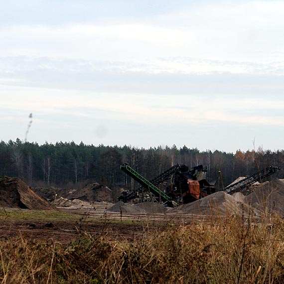 W okolicach Wysokiej Kamieskiej zamiast drzew na polach ropononych wyrosn szyby naftowe