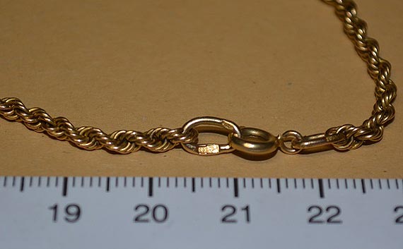 Mia�a sprz�ta� hotel- „ sprz�tn�a” z�ot� bizuteri�