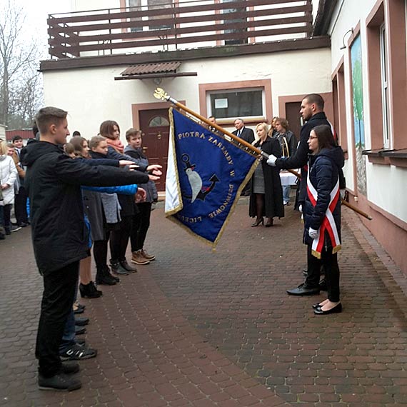 Pasowanie na uczniów w dniu Święta Szkoły