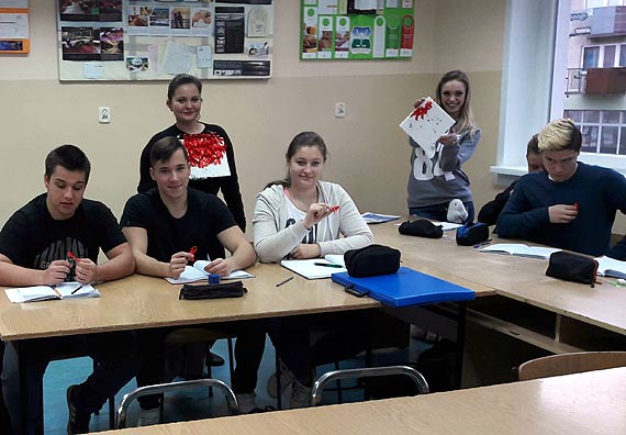 Uczniowie Zespołu Szkół Ponadgimnazjalnych w Wolinie obchodzili Światowy Dzień AIDS