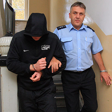 �winouj�cie: Napadli na jubilera. Policja z�apa�a ich po p�torej godziny