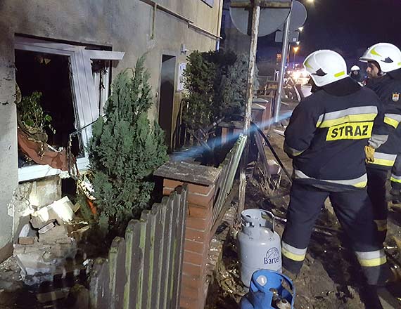 Butla z gazem przyczyn wybuchu w mieszkaniu. Jedna osoba ranna. Zobacz film!