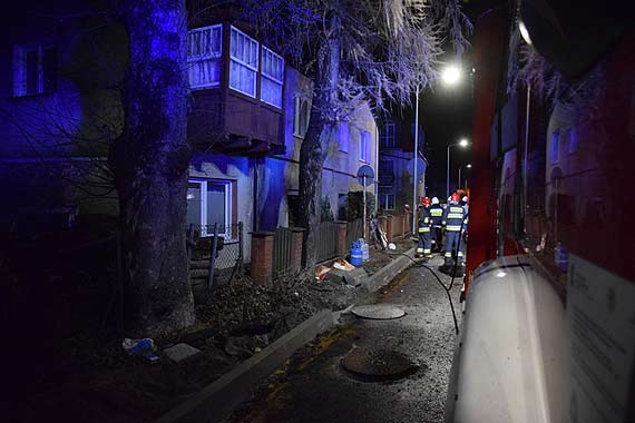 Butla z gazem przyczyn wybuchu w mieszkaniu. Jedna osoba ranna. Zobacz film!