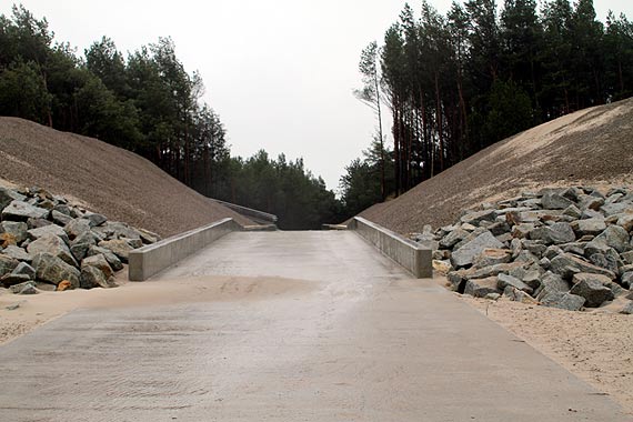 Przed jesienno-zimowymi sztormami zakończono budowę zejścia technicznego na plażę w Międzywodziu