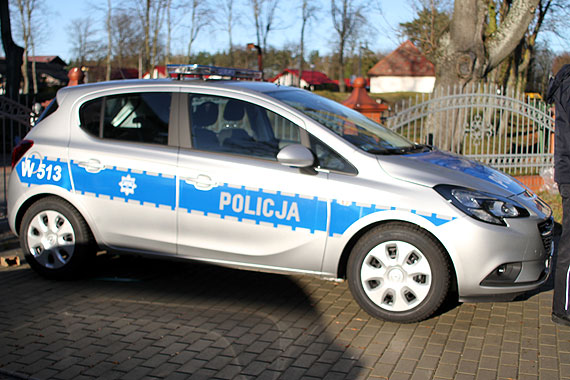 Dziwnowska policja ma nowy nabytek. Teraz funkcjonariusze będą jeździć nowiutkim Oplem Corsa!