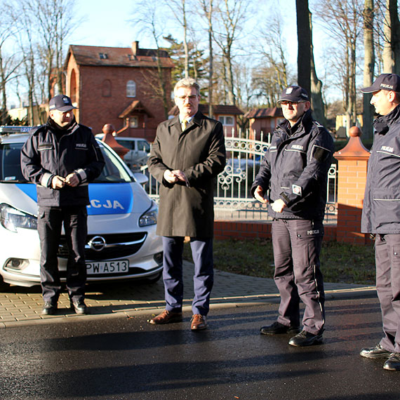 Dziwnowska policja ma nowy nabytek. Teraz funkcjonariusze będą jeździć nowiutkim Oplem Corsa!